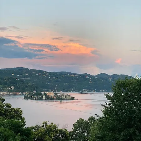 Petrarca, Luxury With Spectacular Views On Orta Vila Pella
