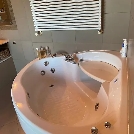 Vila Petrarca, Luxury With Spectacular Views On Orta Pella